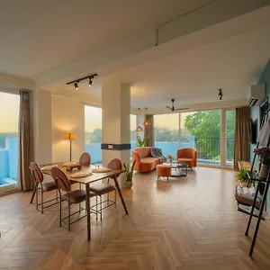 Minimalist Poshtel & 3* Nova Deli