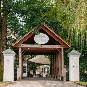 Dvor Jezersek Brnik 3* Cerklje na Gorenjskem